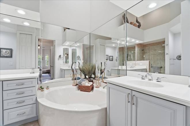 7842 Hawthorne Dr, #1703, Naples, FL 34113