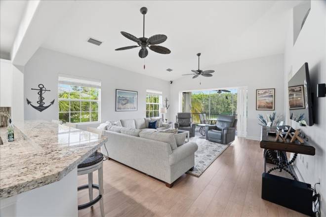 7842 Hawthorne Dr, #1703, Naples, FL 34113