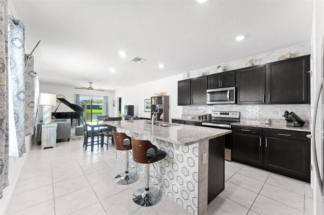 279 Caryota Ct, New Smyrna Beach, FL 32168