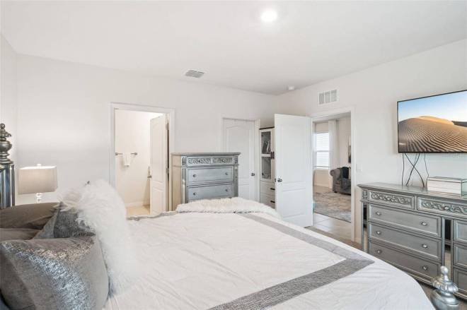 407 Charlotte Way, Deland, FL 32724