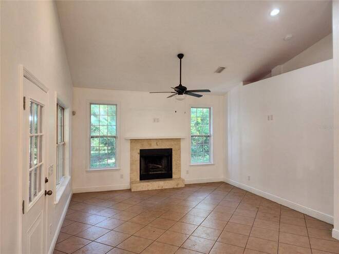 8909 SE 2nd Street Rd, Trenton, FL 32693