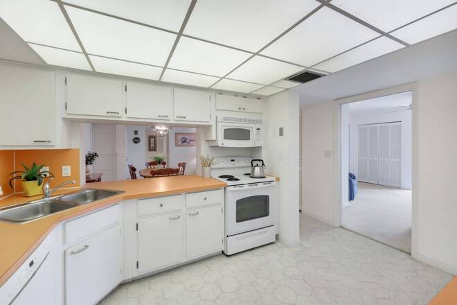 848 Collier Ct, #304, Marco Island, FL 34145