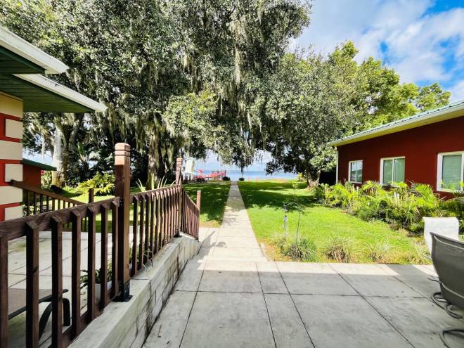1209 Lakeview Dr, Sebring, FL 33870