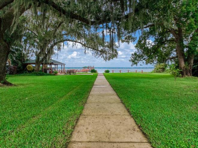 1209 Lakeview Dr, Sebring, FL 33870