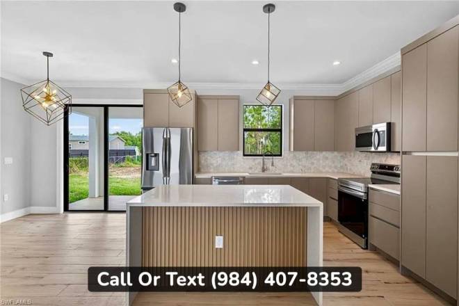 1285 47th Ave NE, Naples, FL 34120