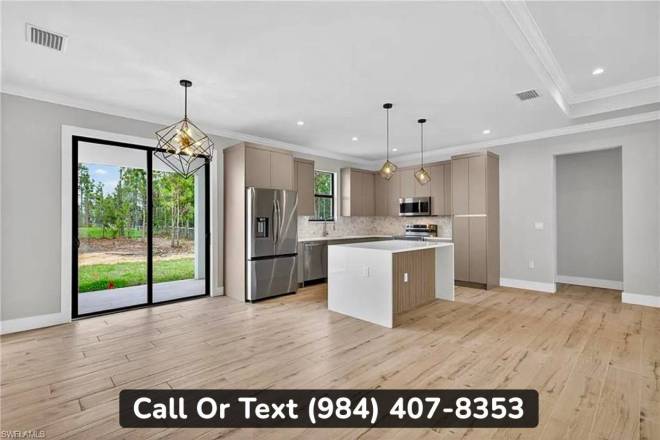 1285 47th Ave NE, Naples, FL 34120